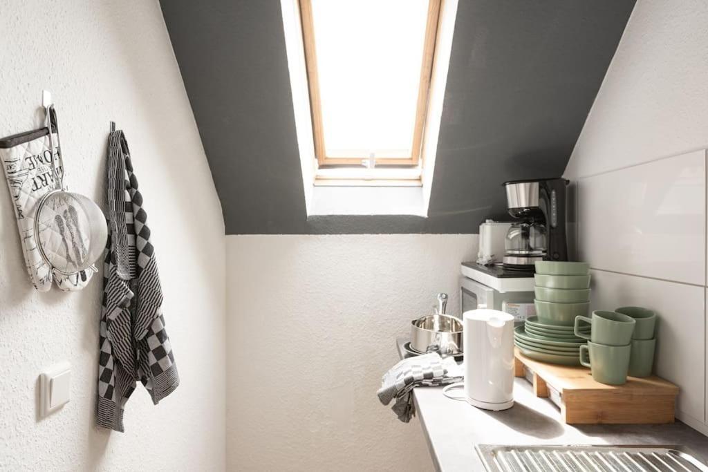 - Cozy Apartment In The Heart Of Duisburg With New York Design & Betten & Sofa - 5 Mins Central Station Hbf - Big Tv & Wifi -- Exterior photo